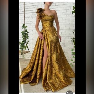 Teutamotoshi Gold Grecian Foliage Gown
